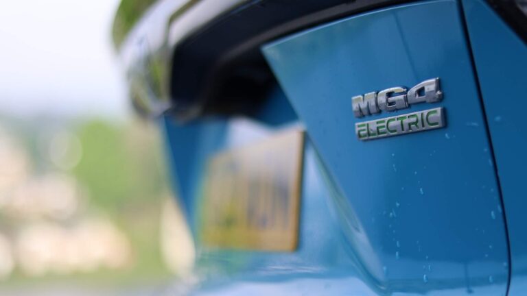 MG MG4 51kWh SE Auto 5dr